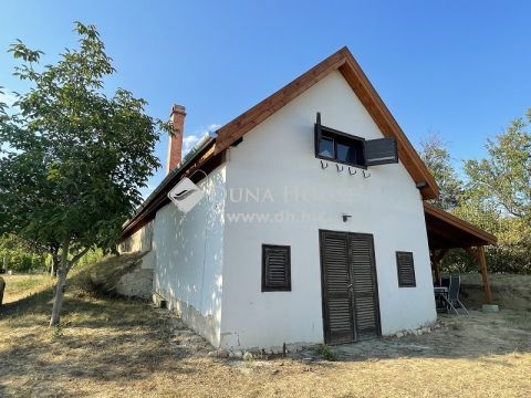 Eladó Ház, Veszprém megye, Balatonakali - Igényesen felújított présház Balatonakaliban
