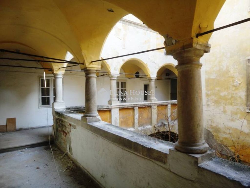 9400 Sopron , Sopronban Belvárosi 1001m2 -es felújítandó épület egyben eladó, 466m2 telken. — 1/21