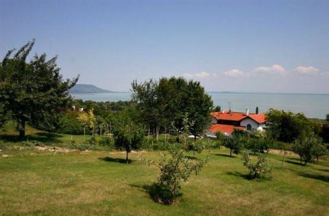 Eladó Ház 8313 Balatongyörök PANORÁMÁS, Szentkirályi villa, forrásvíz a telken