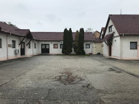 Eladó Üzlethelyiség 9012 Győr , Vállalkozásra hangolva!!