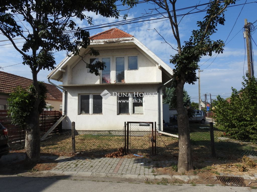 8600 Siófok , Belváros felett, kertes ház — 1/3