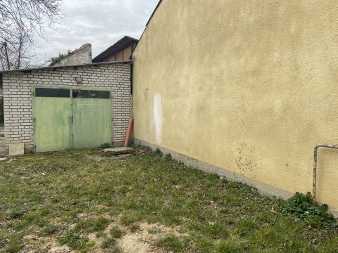 Eladó Parkoló 8800 Nagykanizsa Nagykanizsán belvárosközeli aknás garázs eladó!