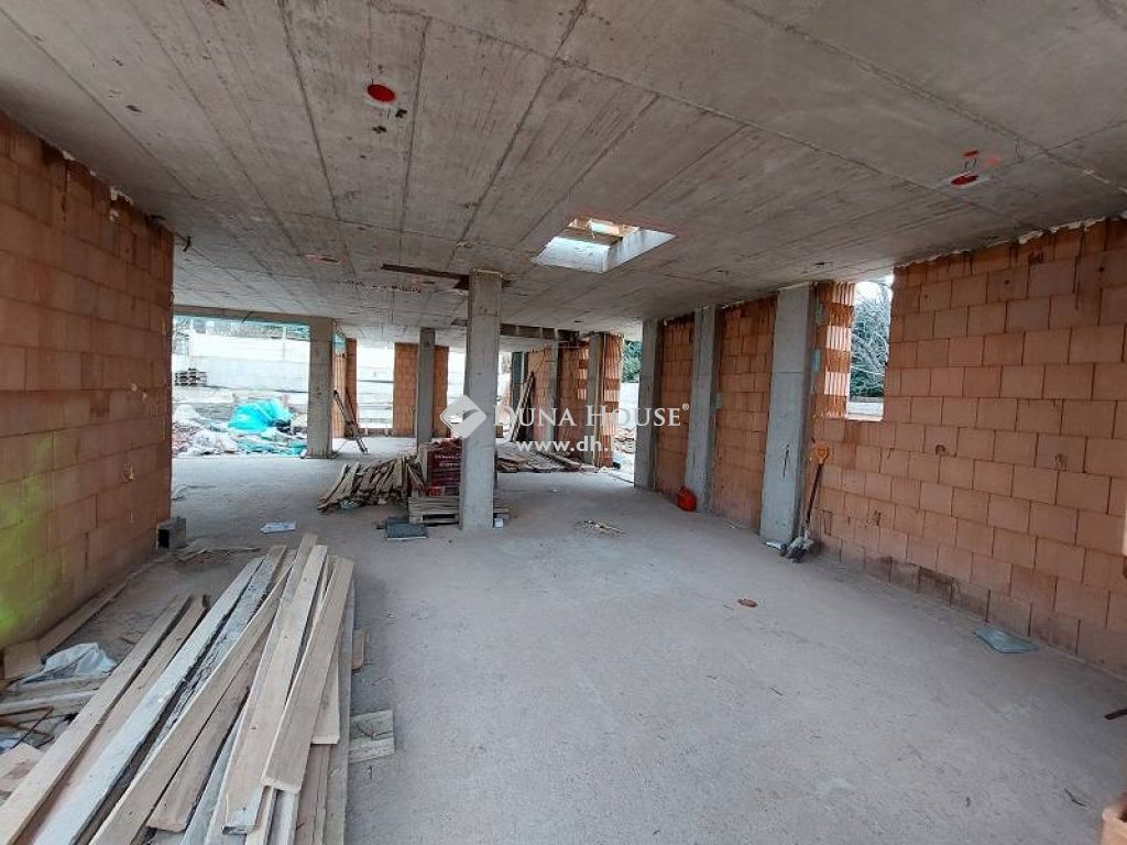 2083 Solymár , Eladó Solymáron, egy 320 m2-es MEDENCÉS, nappali + 6 hálószobás családi ház, teljesen befejezett kulcsrakész állapotban. — 1/16