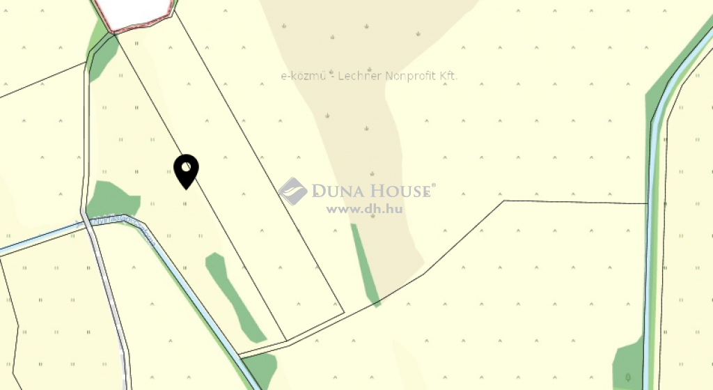 3967 Lácacséke , Fő utcától 1 km-re — 1/2