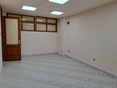 Kiadó Üzlethelyiség 7400 Kaposvár , Kiadó üzlethelység Kaposvár belvárosában!