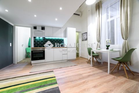 Eladó Lakás, Budapest 7. kerület - Körúton belül - galéria garzon lakás - magas minőségben felújított, airbnb! 