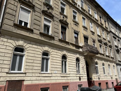 Eladó Lakás 1078 Budapest 7. kerület , Két szobás, privát udvarra néző, azonnal költözhető lakás