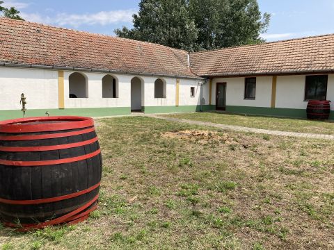 Eladó Ház 6222 Csengőd Csengőd-Kullér területén vendéglátásra is alkalmas tanya eladó