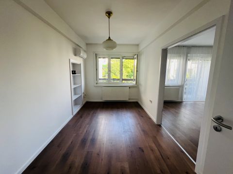 Kiadó Lakás 1016 Budapest 1. kerület Naphegyen,Gellérthegyre és Dunára panorámás, nagy erkélyes