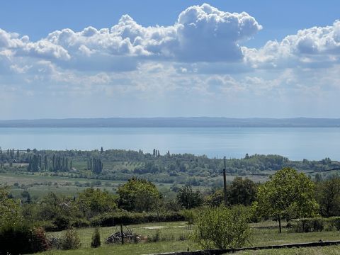 Eladó Telek 8228 Lovas Lovas aszfaltos úton megközelíthető csodálatos panorámás telek