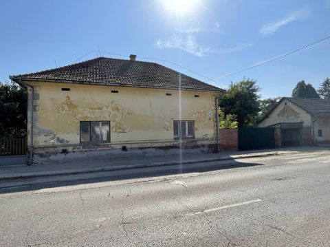 Eladó Üzlethelyiség 5430 Tiszaföldvár 