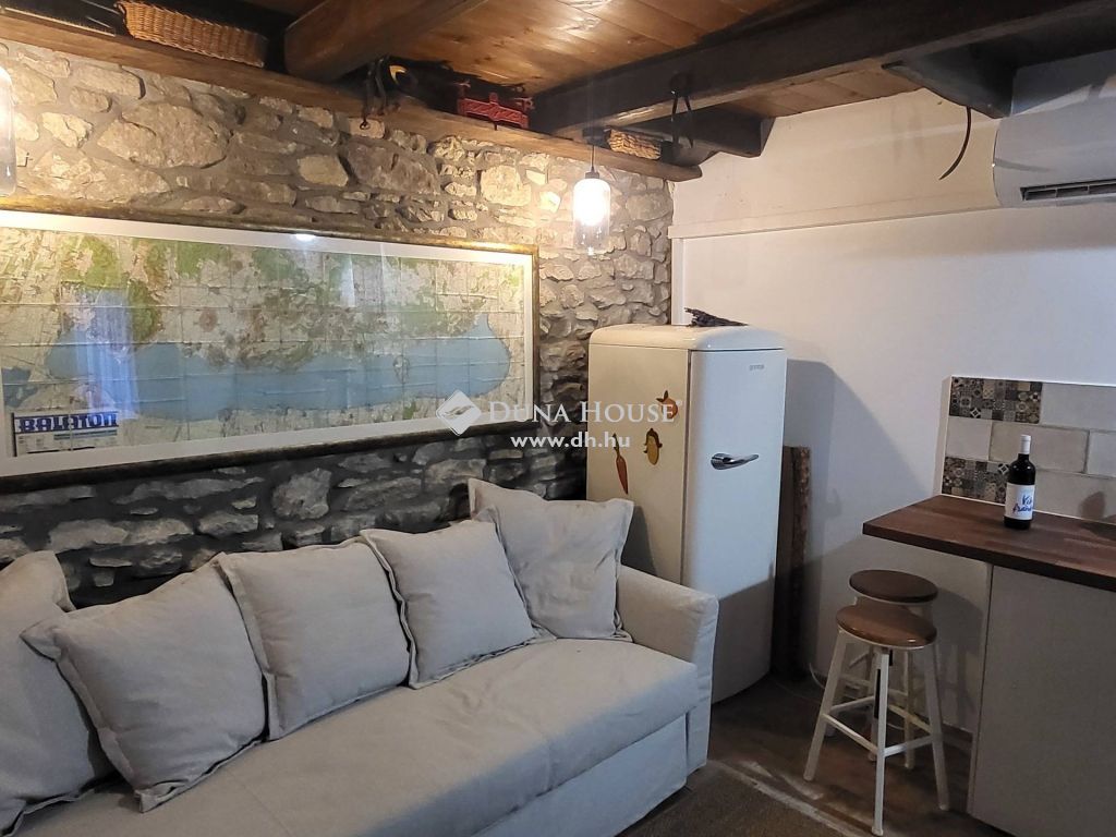8164 Balatonfőkajár , Rusztikus báj, modern kényelem a Balatontól 5 km-re — 1/21