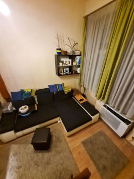 Eladó Lakás 1078 Budapest 7. kerület , A Városliget közelében, emeleti kétszobás, galériás kislakás!!! :)
