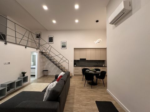 Eladó Lakás 1055 Budapest 5. kerület , Frekventált helyen csendes, teljeskörűen felújított lakás eladó