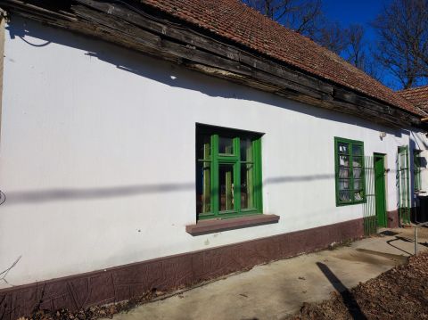 Eladó Üzlethelyiség 2765 Farmos , Trianon emlékmű