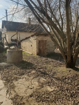 Eladó Ház 2745 Kőröstetétlen Kőröstetétlen Barna Bár és Étterem