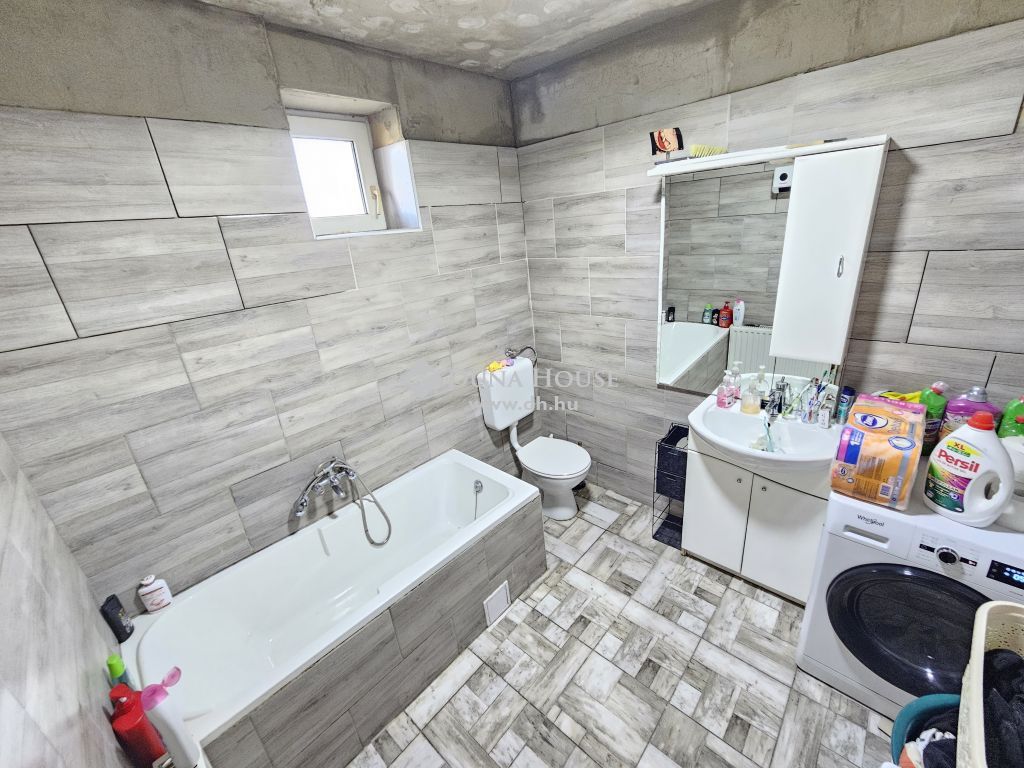 8126 Sárszentágota , Buszmegállótól 200m-re — 1/18