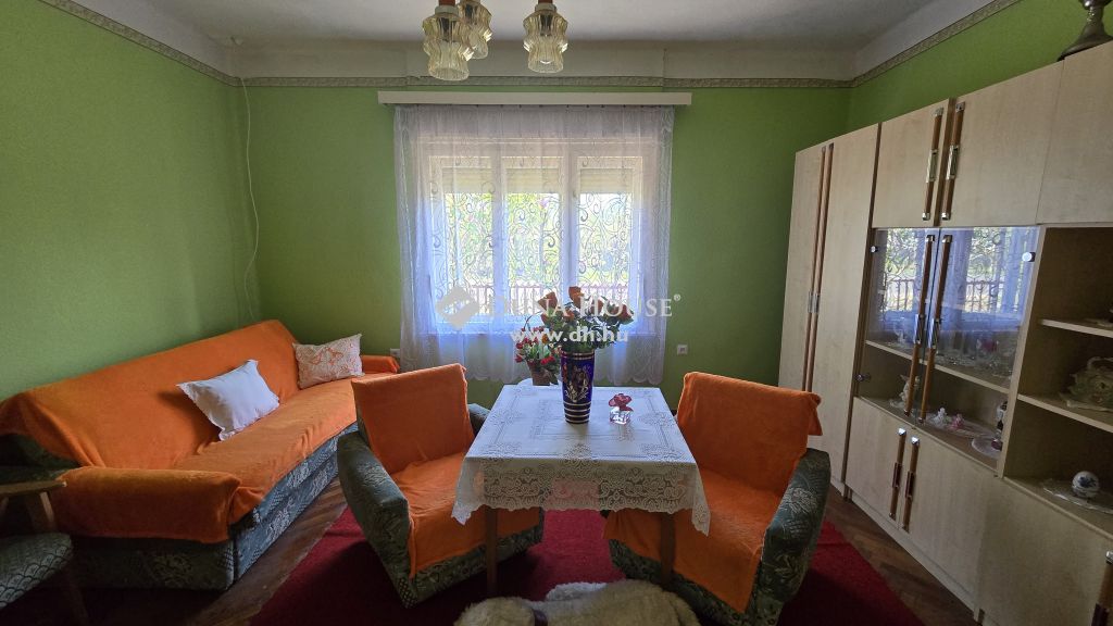 6424 Csikéria , Központi részen — 1/28