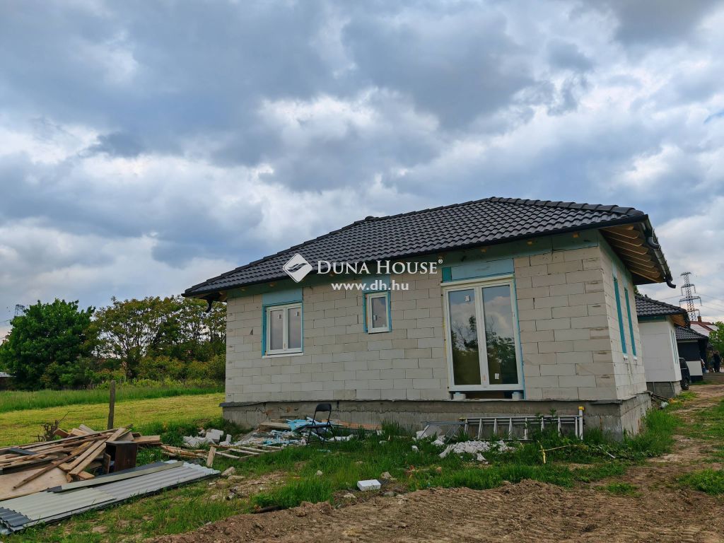 2451 Ercsi , Ercsiben jó környéken — 1/8