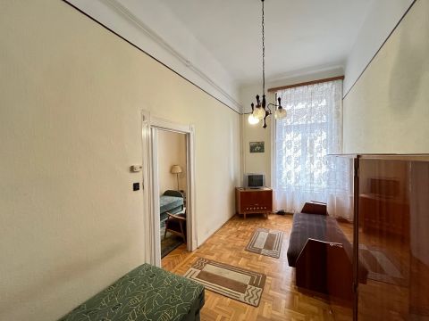 Eladó Lakás 1067 Budapest 6. kerület , Utcai nézetű, AIRBNB lakás szép karbantartott liftes házban