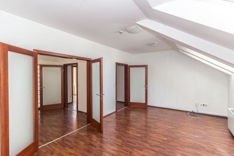Eladó Iroda 9700 Szombathely Pelikán Palace Irodaház