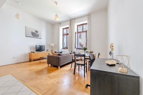 Eladó Lakás 1072 Budapest 7. kerület AIRBNB LAKÁS A GOZSDU UDVARBAN