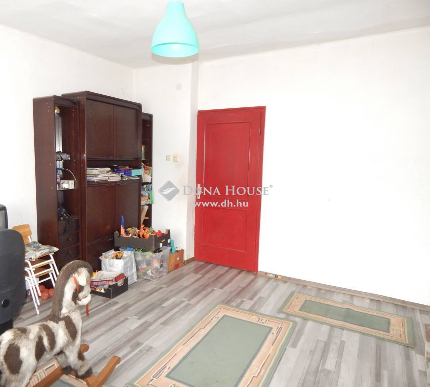 8136 Lajoskomárom , Háromszobás családi ház Lajoskomárom rendezett utcájában eladó — 1/26