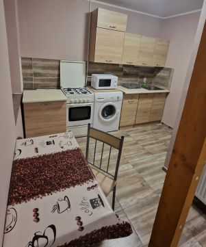 Eladó Iroda 8600 Siófok , Siófok központhoz közel lakásnak kialakított iroda helység eladó.