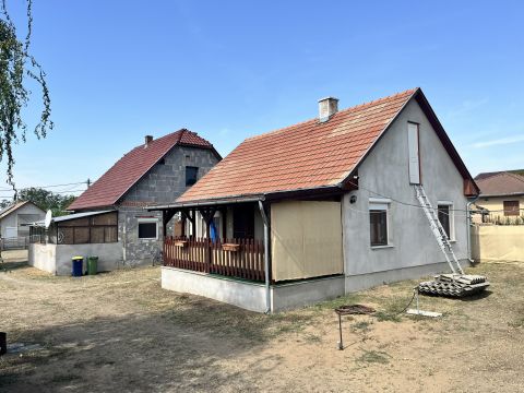 Eladó Ház 2252 Tóalmás , KÉT KÜLÖN HÁZ EGY TELKEN!