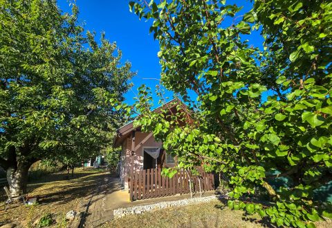 Eladó Telek 9400 Sopron Pihenőkereszt városrész: közel 800 m2-es patakkal határos, művelt gyümölcsös/kert/20 m2-es épülettel