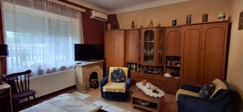 Eladó Ház 2319 Szigetújfalu , Szigetújfalun egy takaros kis házikó vált eladóvá!