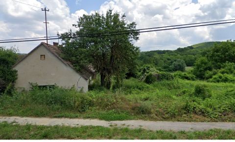 Eladó Ház 7282 Kisbárapáti , Kisbárapátiban felújítandó ház nagy telekkel eladó