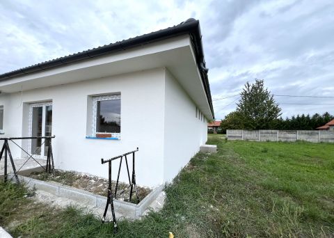 Eladó Ház 2340 Kiskunlacháza , Eladó egy minőségi, újépítésű, önálló családi ház, 2024-ben épült, Kiskunlacháza csendes, kertvárosi