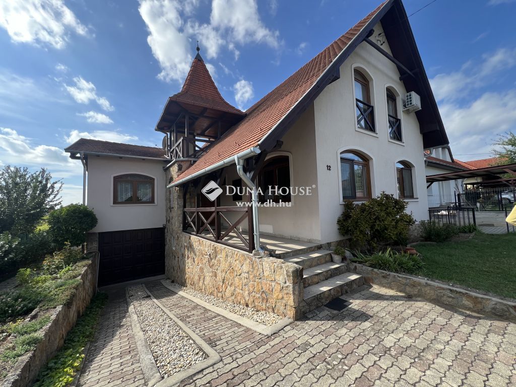 8630 Balatonboglár , Kétgenerációs családi ház dupla állásos garázzsal — 1/31