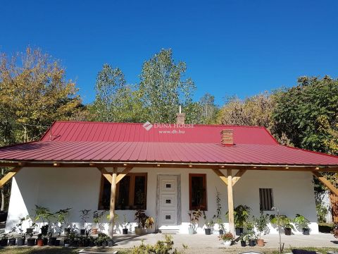 Eladó Ház 6044 Kecskemét , Szarkásban 2878 nm-es telken, 2 lakóházas tanya eladó