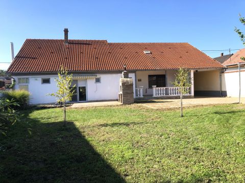Kiadó Ház 7754 Bóly 