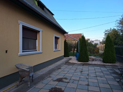 Eladó Ház 2310 Szigetszentmiklós , Szigetszentmiklós központjában családi ház eladó