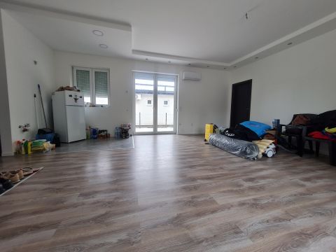 Eladó Ház 8600 Siófok Sóstón parközeli modern újszerű kertkapcsolatos lakás