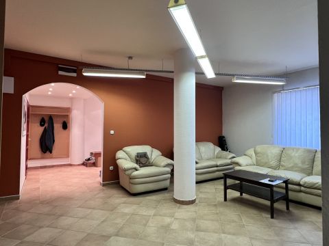 Eladó Iroda 2151 Fót 