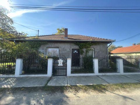 Eladó Ház 2225 Üllő 
