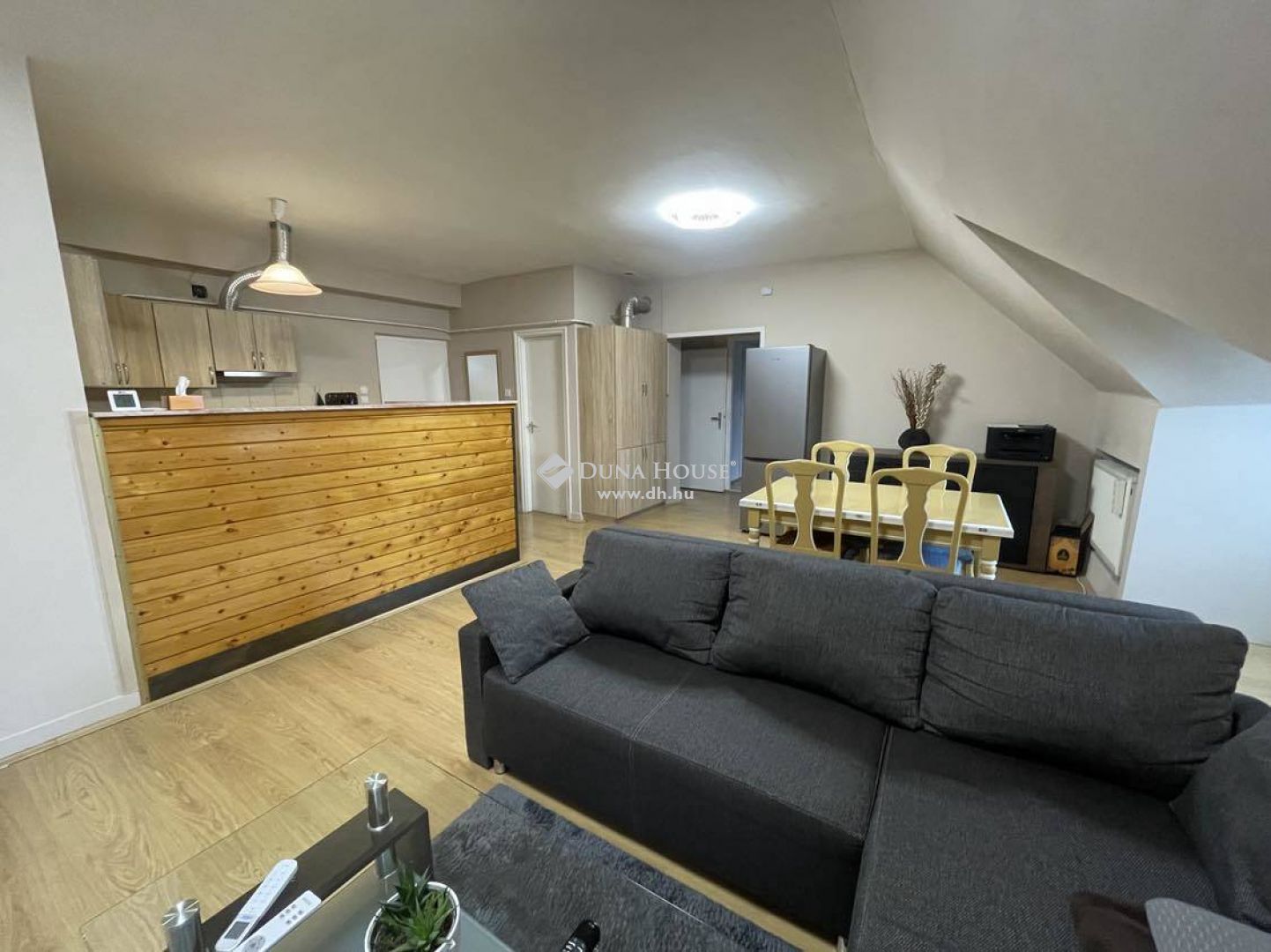 Üzlethelyiség és lakás egyben Kalocsán – LK032752