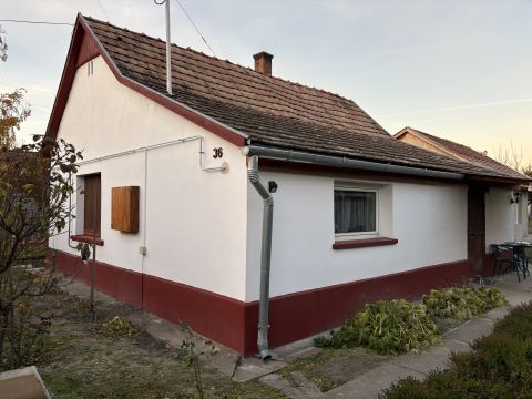Eladó Ház 6070 Izsák , Kétgenerációnak szuper, különálló házak 