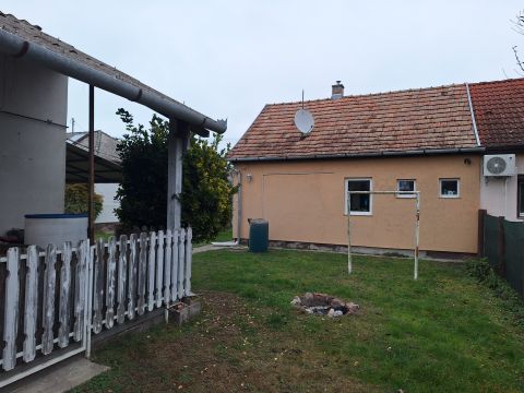 Eladó Ház 8646 Balatonfenyves 