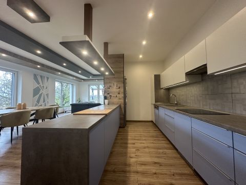 Eladó Ház 2100 Gödöllő , Panoráma, makulátlan állapot, jó elrendezés.