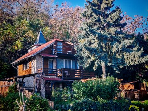 Eladó Ház 2458 Kulcs , Kulcson Dunai panorámás, 3 szintes, nyaraló eladó!