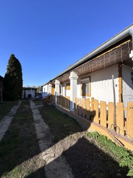 Eladó Ház 2655 Szente , Szente Templom közelében