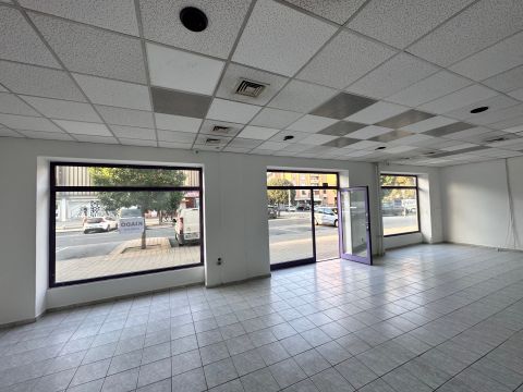 Kiadó Üzlethelyiség 9700 Szombathely , Fő tér mellett