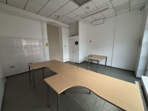 Kiadó Üzlethelyiség 3000 Hatvan , Kossuth tér közelében