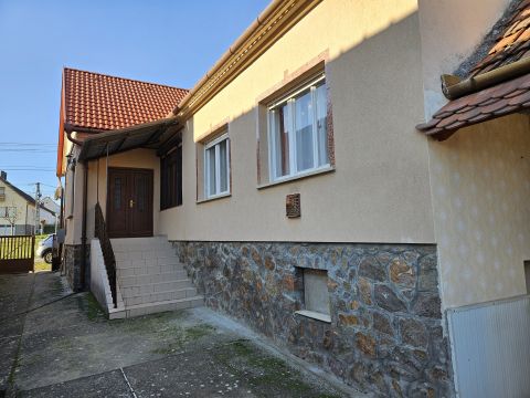 Eladó Ház 7727 Palotabozsok Palotabozsokon 15 km-re Mohácstól, 3km-re az autópályától