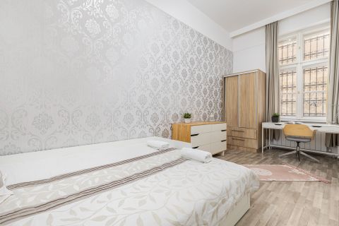 Eladó Lakás 1052 Budapest 5. kerület Híres Semmelweis utcában - nagy polgári stílusú - airbnb 